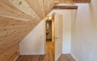 Dachgeschoss Holzfaserdämmung, Proclima Intello plus, Lehmputz, Eichendielenboden, fertig