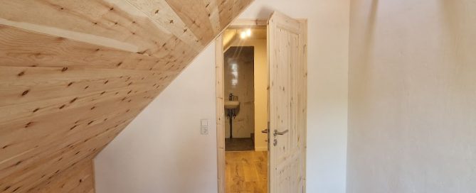 Dachgeschoss Holzfaserdämmung, Proclima Intello plus, Lehmputz, Eichendielenboden, fertig